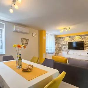 Viola ,2019 Apartment Medulin